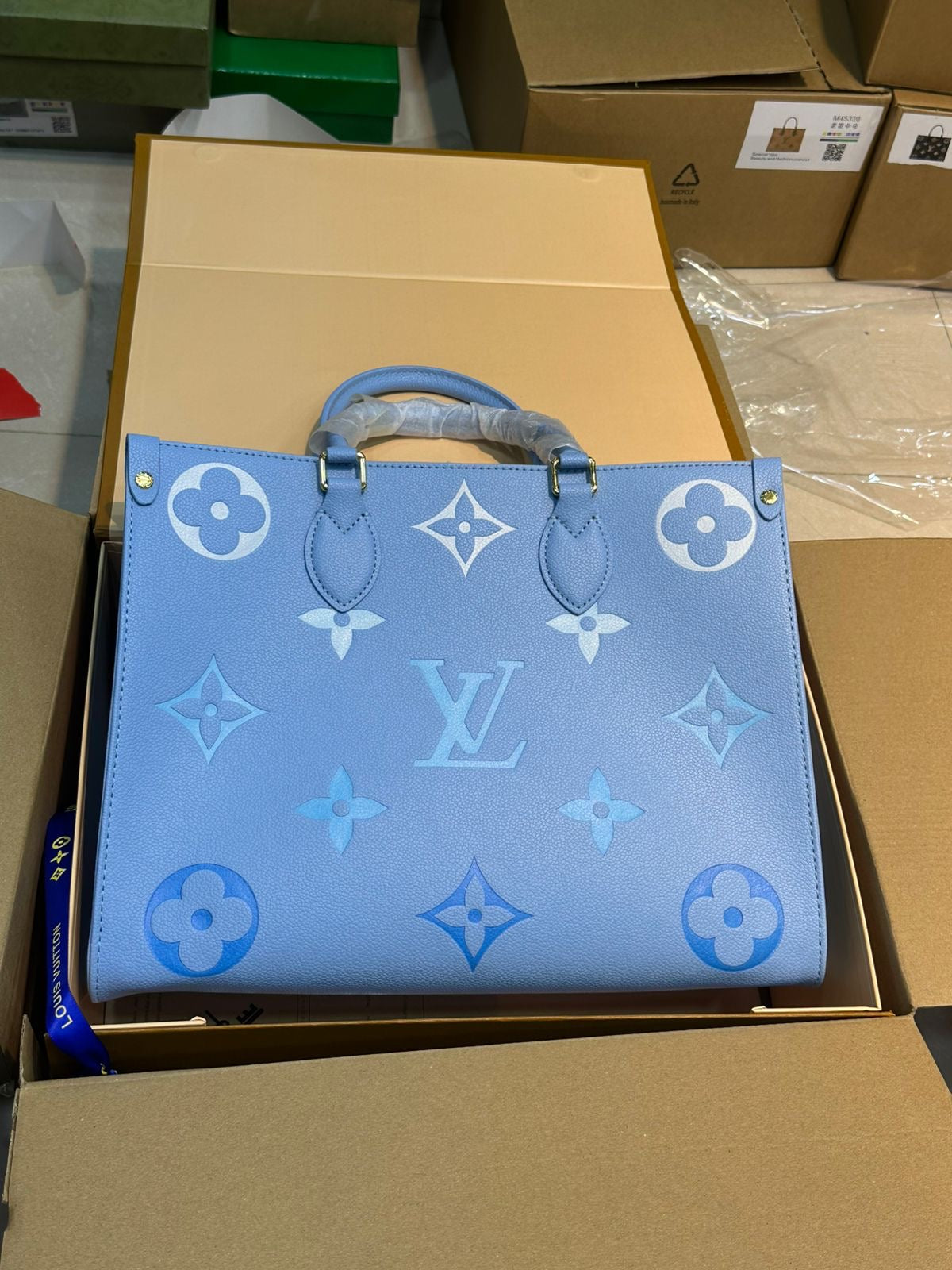 LV On the go MM with Brand Box