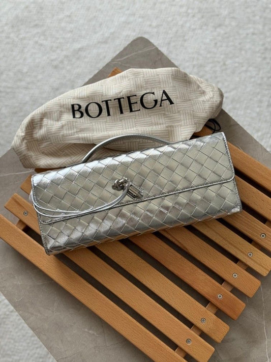 Bottega Veneta Andiamo Clutch